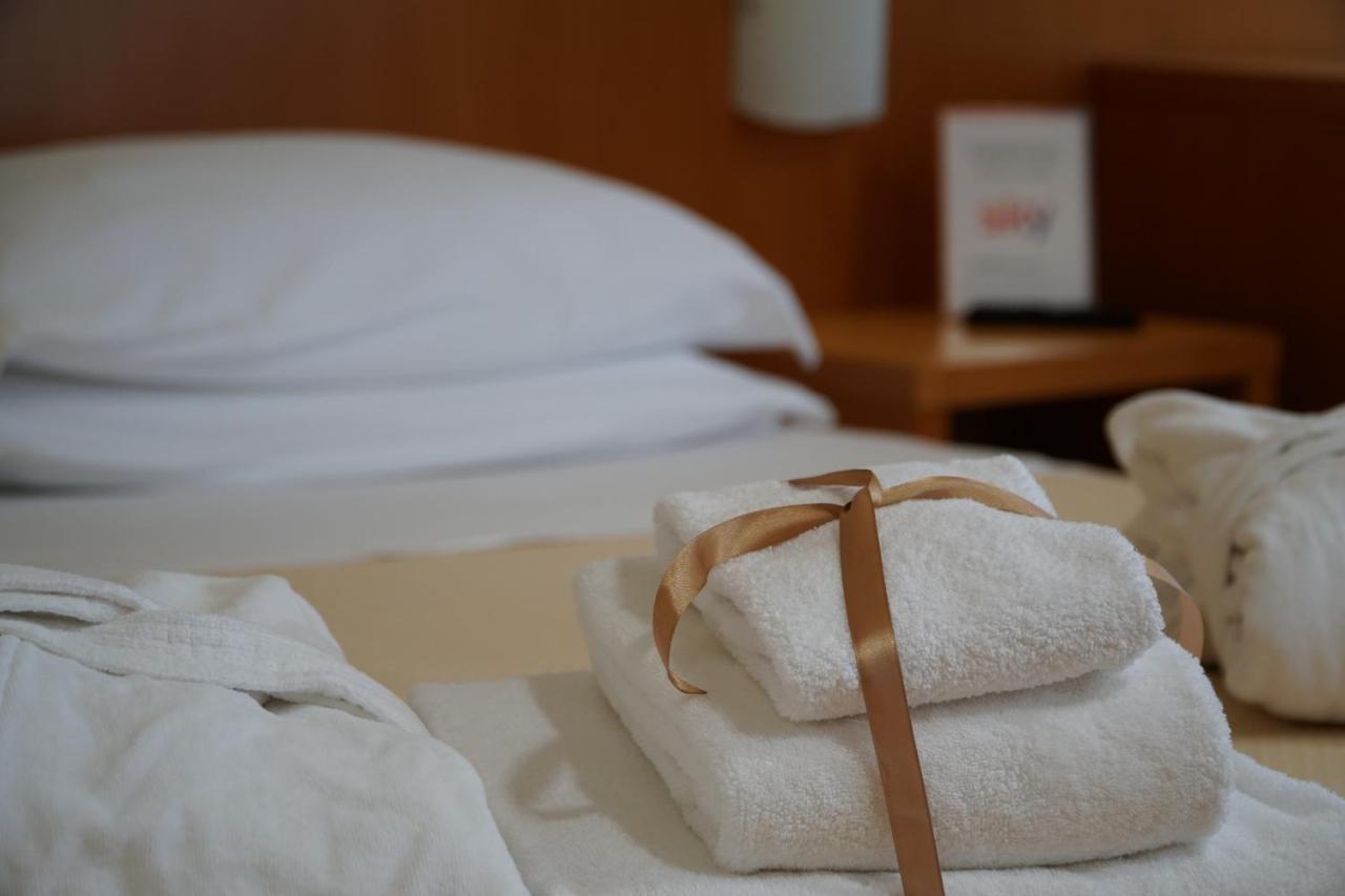 Tursport Lejlighedshotel Taranto Eksteriør billede