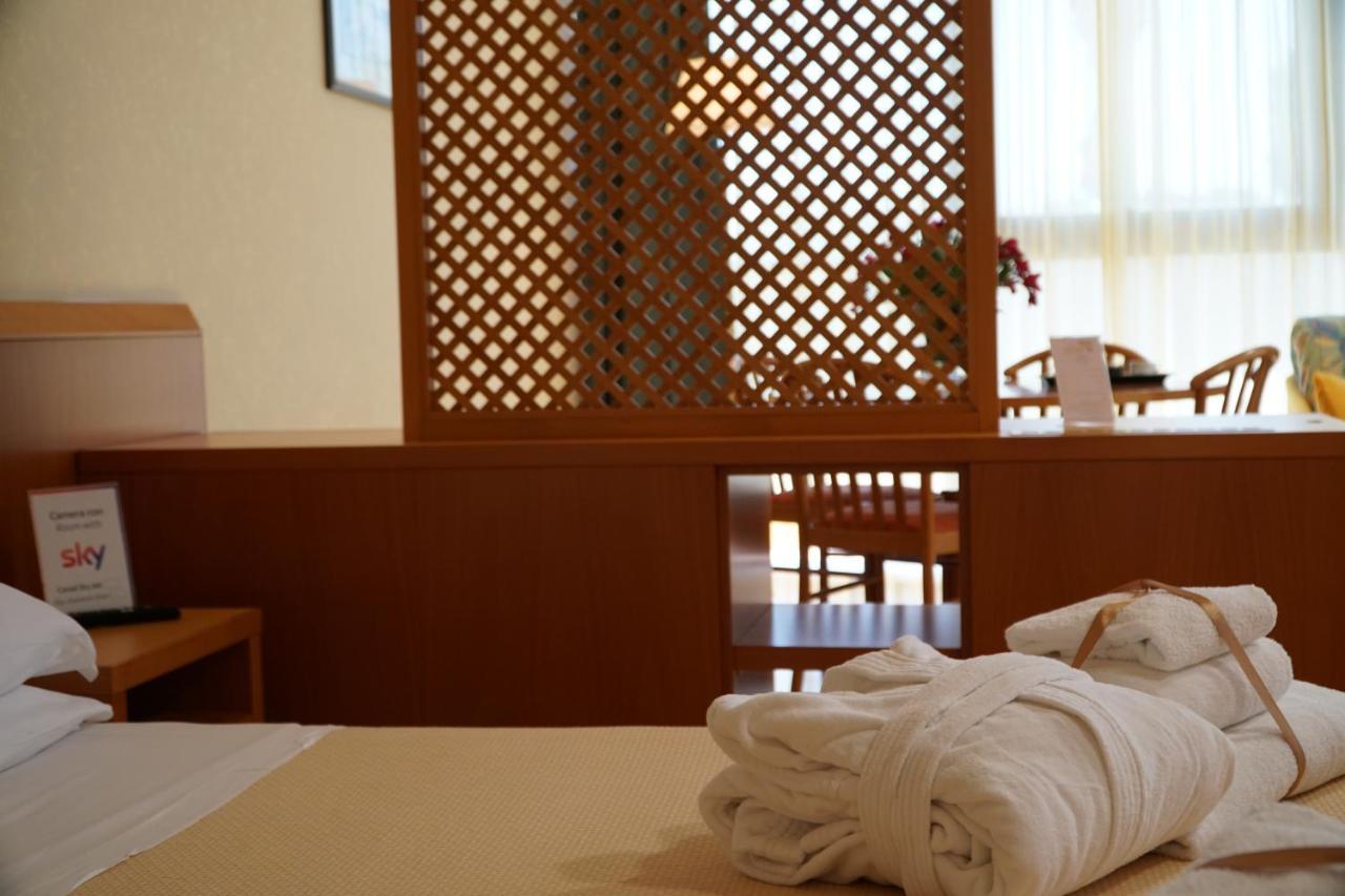 Tursport Lejlighedshotel Taranto Eksteriør billede