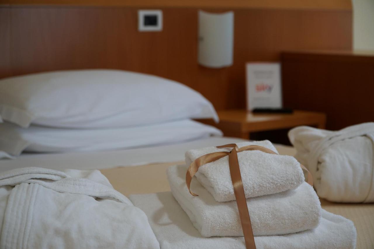 Tursport Lejlighedshotel Taranto Eksteriør billede