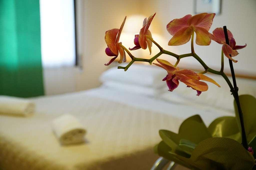 Tursport Lejlighedshotel Taranto Værelse billede