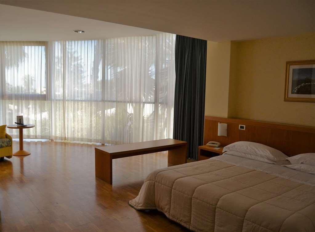 Tursport Lejlighedshotel Taranto Værelse billede
