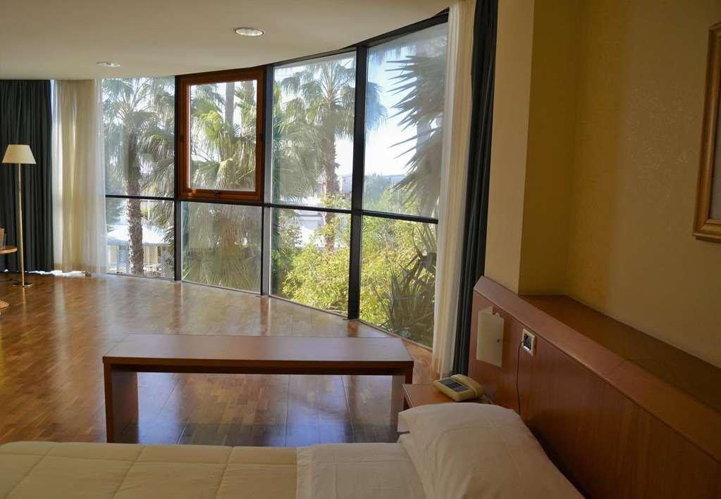 Tursport Lejlighedshotel Taranto Værelse billede