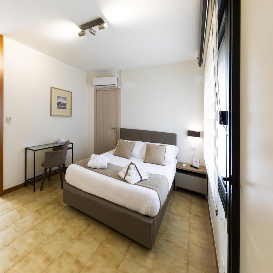 Tursport Lejlighedshotel Taranto Eksteriør billede