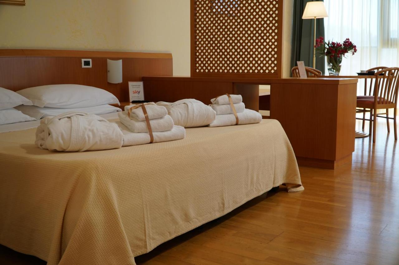 Tursport Lejlighedshotel Taranto Eksteriør billede