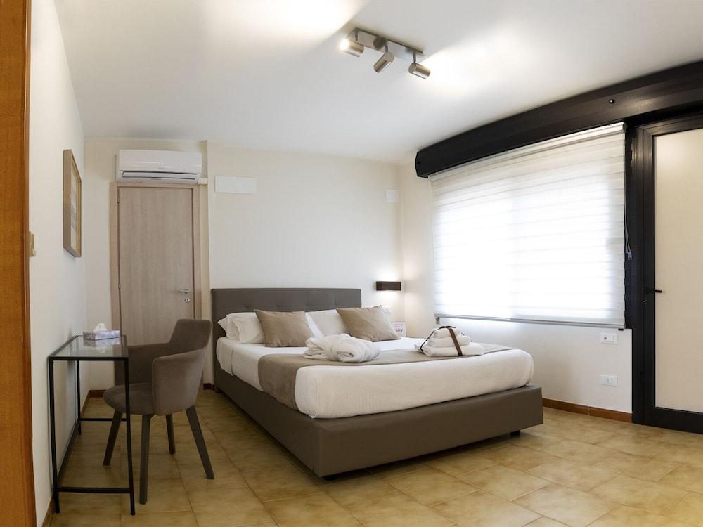 Tursport Lejlighedshotel Taranto Eksteriør billede