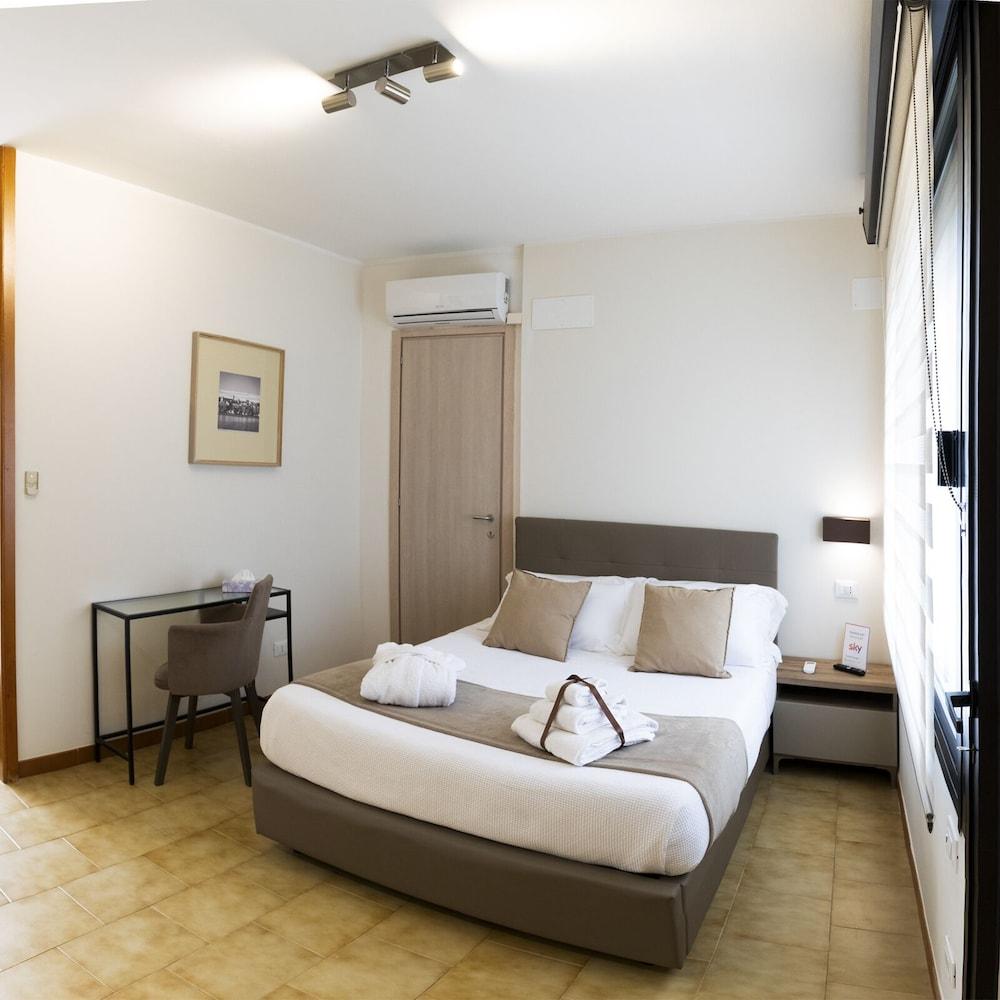 Tursport Lejlighedshotel Taranto Eksteriør billede